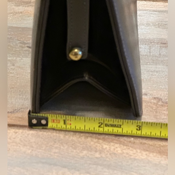 Elegant Sark Brown Leather Etra Satchel - Picture 7 of 11